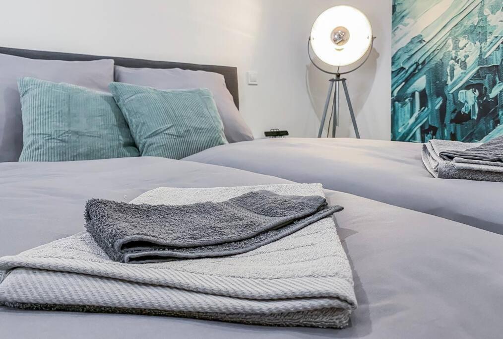 Stylisches Apartment Mit Terrasse In Der Altstadt Von โดเนาเวิร์ท ภายนอก รูปภาพ